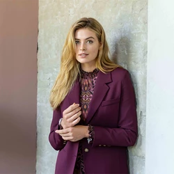 Fall/Winter '23 - From classic to trendy: how to style a women's blazer?